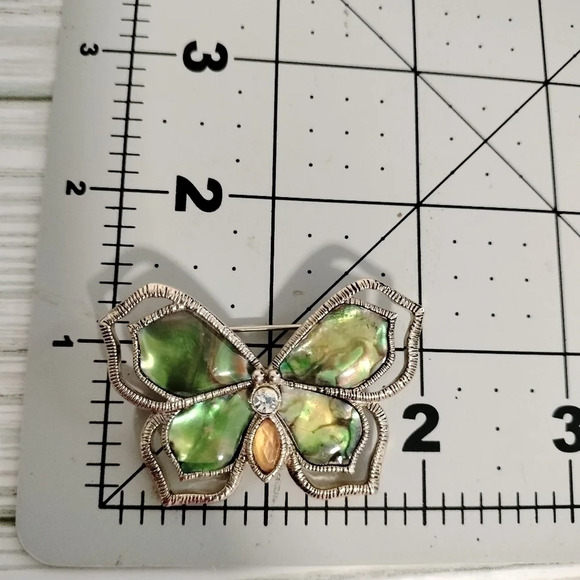 LIZ CLAIBORNE GEM BUTTERFLY PIN BROOCH GOLD TONE IRIDESCENT COLOR WINGS - Picture 6 of 7